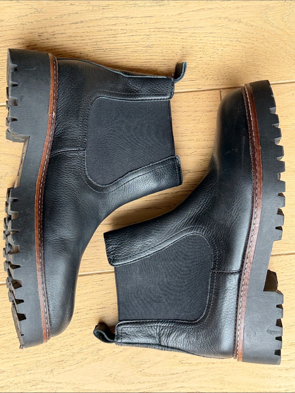 Caslon Women’s Black Leather Chelsea Boots - Water Resistant - Picture 5 of 8